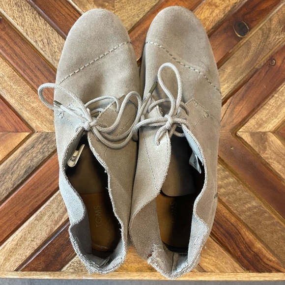 Tom’s Booties - Picture 2 of 4